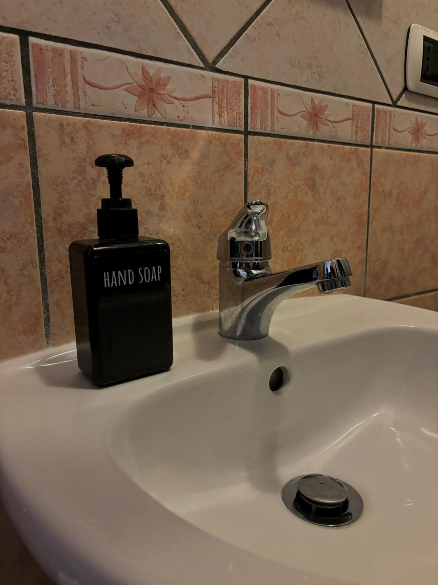 Station Comfort House Pagani Eksteriør bilde